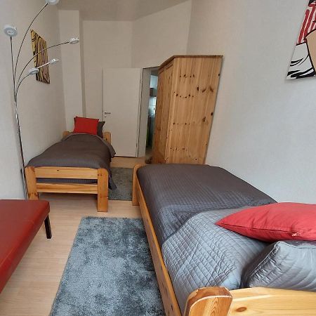 Schoene Zwei-Zimmer-Wohnung "W2" Mit 4 Einzelbetten Und Wlan In Zwenkau Bei Leipzig Im Neuseenland Luaran gambar