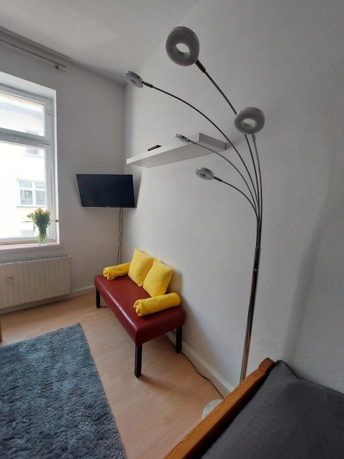 Schoene Zwei-Zimmer-Wohnung "W2" Mit 4 Einzelbetten Und Wlan In Zwenkau Bei Leipzig Im Neuseenland Luaran gambar