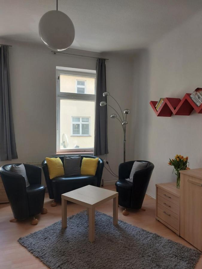 Schoene Zwei-Zimmer-Wohnung "W2" Mit 4 Einzelbetten Und Wlan In Zwenkau Bei Leipzig Im Neuseenland Luaran gambar