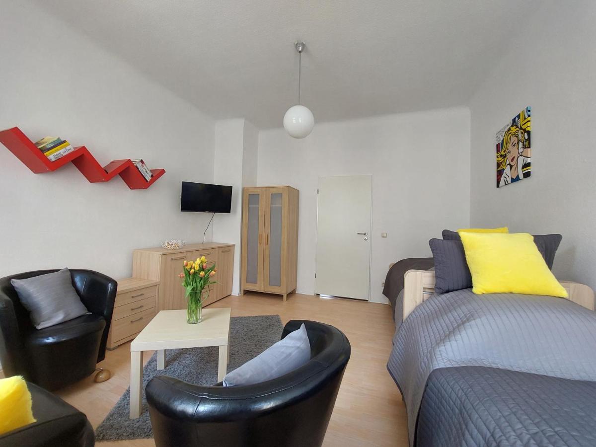 Schoene Zwei-Zimmer-Wohnung "W2" Mit 4 Einzelbetten Und Wlan In Zwenkau Bei Leipzig Im Neuseenland Luaran gambar