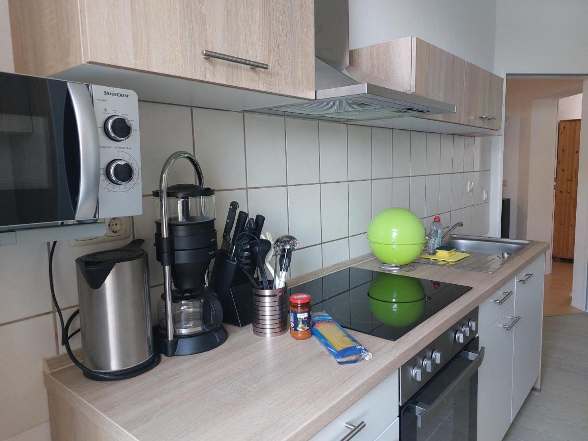 Schoene Zwei-Zimmer-Wohnung "W2" Mit 4 Einzelbetten Und Wlan In Zwenkau Bei Leipzig Im Neuseenland Luaran gambar