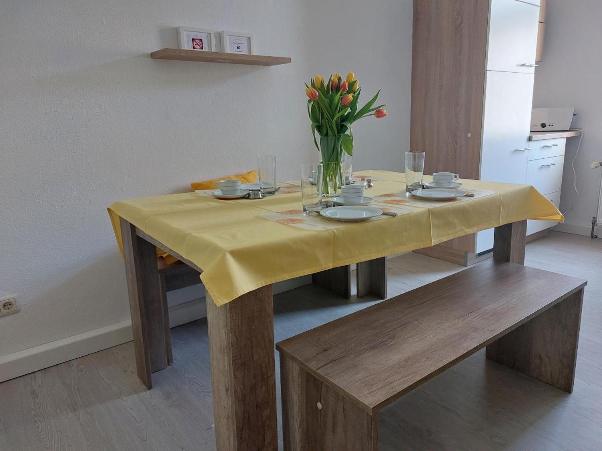 Schoene Zwei-Zimmer-Wohnung "W2" Mit 4 Einzelbetten Und Wlan In Zwenkau Bei Leipzig Im Neuseenland Luaran gambar