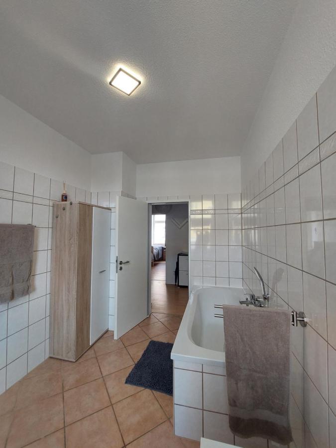 Schoene Zwei-Zimmer-Wohnung "W2" Mit 4 Einzelbetten Und Wlan In Zwenkau Bei Leipzig Im Neuseenland Luaran gambar