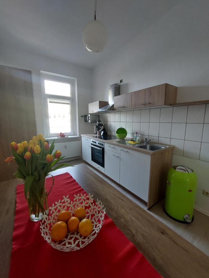 Schoene Zwei-Zimmer-Wohnung "W2" Mit 4 Einzelbetten Und Wlan In Zwenkau Bei Leipzig Im Neuseenland Luaran gambar