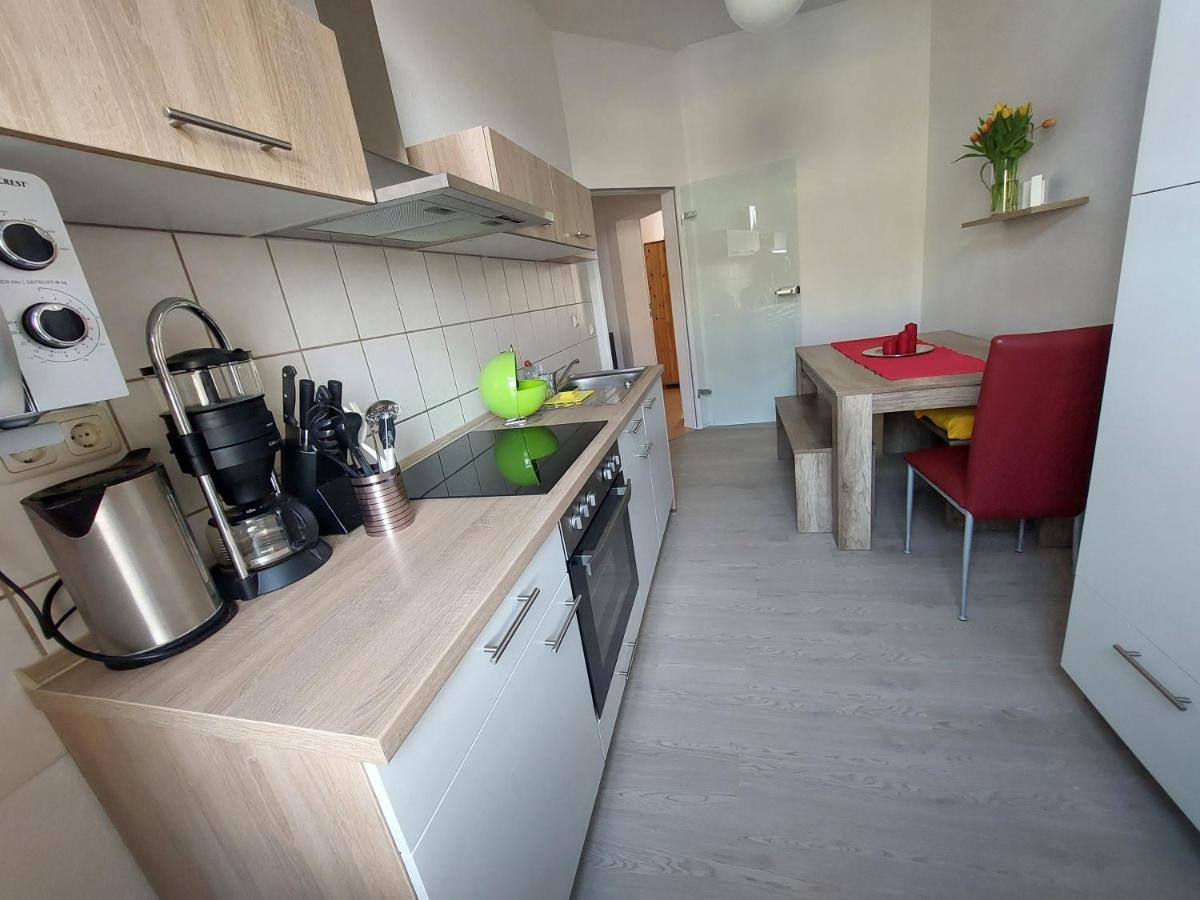 Schoene Zwei-Zimmer-Wohnung "W2" Mit 4 Einzelbetten Und Wlan In Zwenkau Bei Leipzig Im Neuseenland Luaran gambar