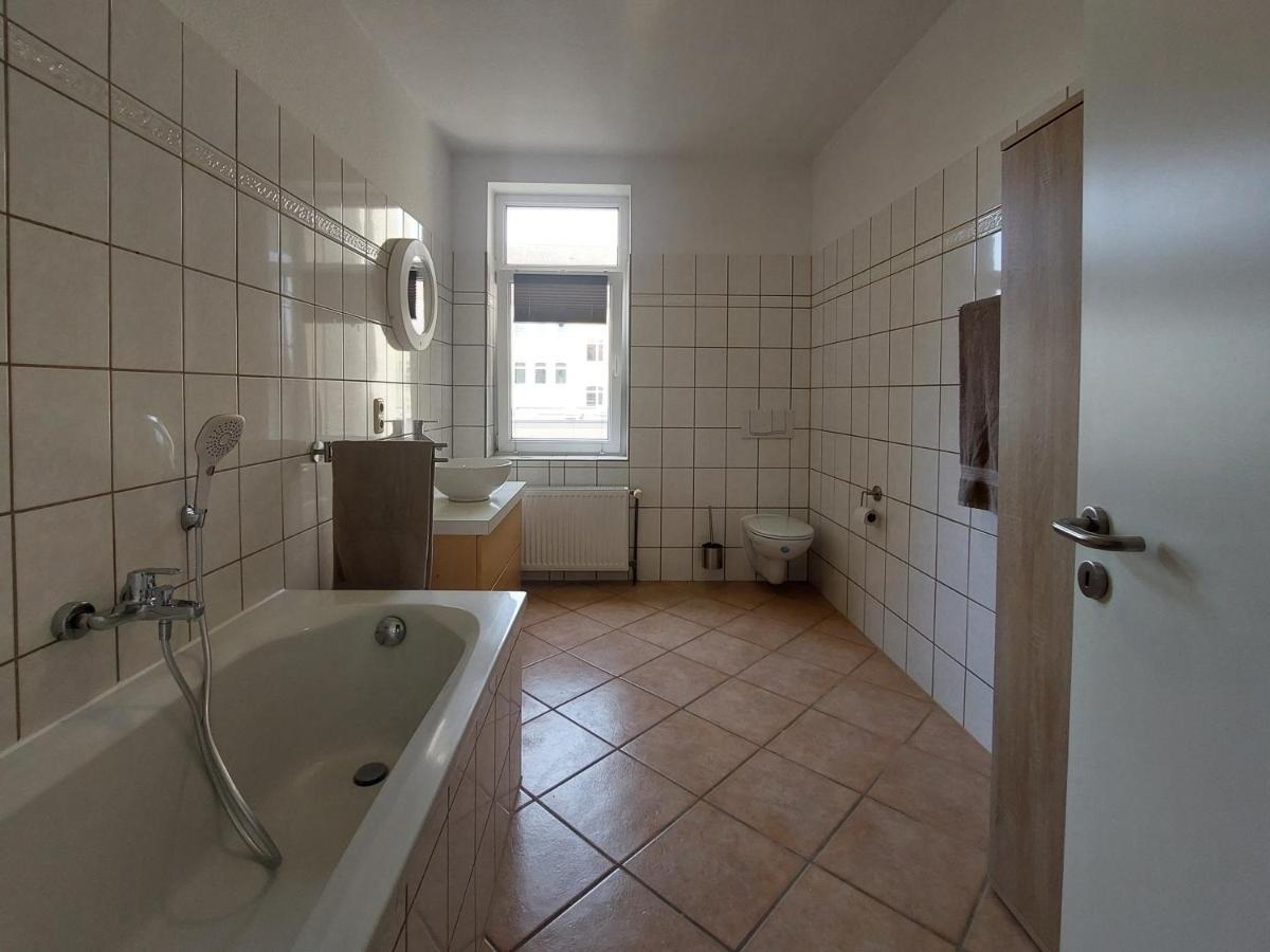 Schoene Zwei-Zimmer-Wohnung "W2" Mit 4 Einzelbetten Und Wlan In Zwenkau Bei Leipzig Im Neuseenland Luaran gambar