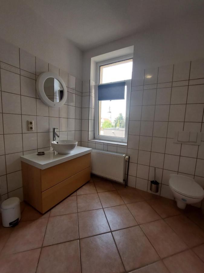 Schoene Zwei-Zimmer-Wohnung "W2" Mit 4 Einzelbetten Und Wlan In Zwenkau Bei Leipzig Im Neuseenland Luaran gambar