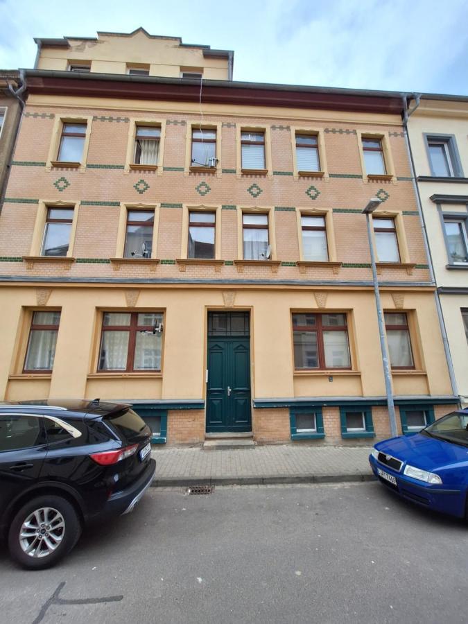 Schoene Zwei-Zimmer-Wohnung "W2" Mit 4 Einzelbetten Und Wlan In Zwenkau Bei Leipzig Im Neuseenland Luaran gambar